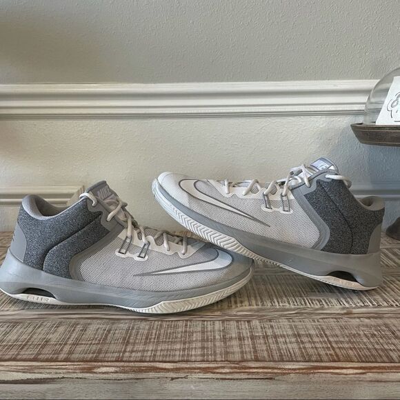 Nike Air Versatile White Wolf Grey - Main Image